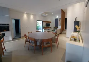 Foto 1 de Casa de Condomínio com 3 Quartos à venda, 192m² em Alphaville, Uberlândia
