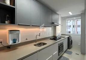 Foto 1 de Apartamento com 2 Quartos à venda, 70m² em Barreiros, São José