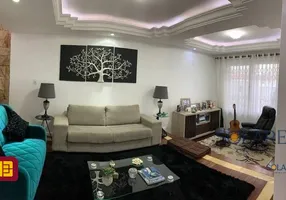 Foto 1 de Casa com 4 Quartos à venda, 214m² em Carianos, Florianópolis