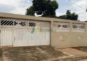 Foto 1 de Casa com 2 Quartos à venda, 235m² em Conjunto Habitacional Madre Germana II, Goiânia