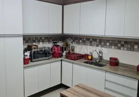 Foto 1 de Sobrado com 3 Quartos à venda, 132m² em Jardim do Lago, São Paulo