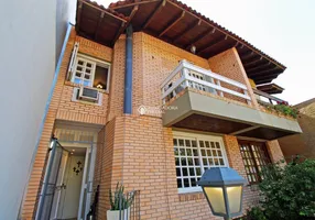 Foto 1 de Sobrado com 4 Quartos à venda, 252m² em Chácara das Pedras, Porto Alegre