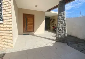 Foto 1 de Casa com 4 Quartos à venda, 183m² em Itaperi, Fortaleza