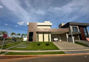 Foto 1 de Casa de Condomínio com 3 Quartos à venda, 200m² em Jardins Capri, Senador Canedo