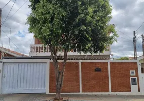 Foto 1 de Sobrado com 5 Quartos à venda, 196m² em Vila Yamada, Araraquara