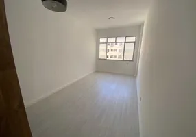 Foto 1 de Kitnet com 1 Quarto à venda, 35m² em Copacabana, Rio de Janeiro