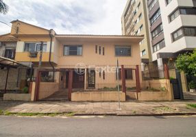 Foto 1 de Casa com 6 Quartos à venda, 293m² em Passo da Areia, Porto Alegre