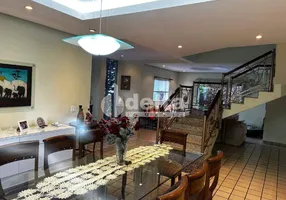 Foto 1 de Casa com 4 Quartos à venda, 450m² em Fundinho, Uberlândia