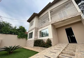 Foto 1 de Casa com 4 Quartos para venda ou aluguel, 318m² em Santa Rosa, Londrina
