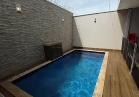 Foto 1 de Sobrado com 4 Quartos à venda, 250m² em Jardim Atlântico, Goiânia