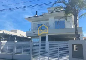 Foto 1 de Casa com 3 Quartos à venda, 140m² em Carianos, Florianópolis