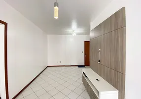 Foto 1 de Apartamento com 2 Quartos para alugar, 70m² em Praia Comprida, São José