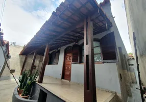 Foto 1 de Casa com 3 Quartos à venda, 180m² em Piratininga Venda Nova, Belo Horizonte