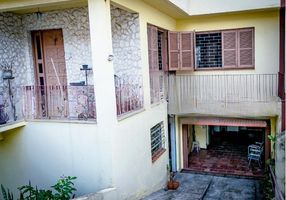 Casas com 4 ou mais quartos à venda na Rua Tomaz Gonzaga, Porto Alegre -  QuintoAndar