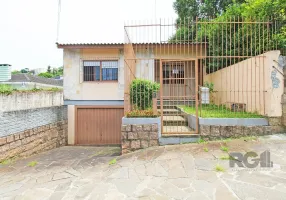 Foto 1 de Casa com 2 Quartos à venda, 172m² em Teresópolis, Porto Alegre