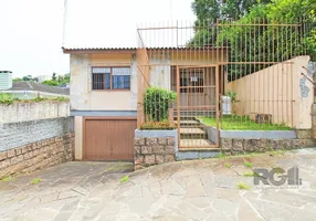 Foto 1 de Casa com 2 Quartos à venda, 174m² em Teresópolis, Porto Alegre