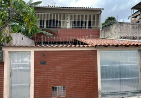 Foto 1 de Casa com 4 Quartos à venda, 180m² em Colubandê, São Gonçalo