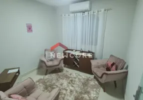 Foto 1 de Casa com 6 Quartos à venda, 149m² em Santa Mônica, Uberlândia