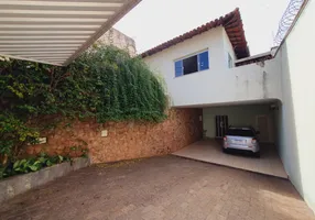 Foto 1 de Sobrado com 4 Quartos à venda, 328m² em Lidice, Uberlândia