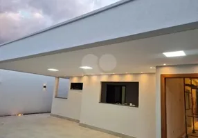 Foto 1 de Casa com 3 Quartos à venda, 136m² em Parque das Flores, Goiânia