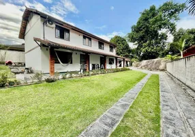 Foto 1 de Casa de Condomínio com 5 Quartos à venda, 340m² em Centro, Guapimirim