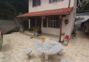 Foto 1 de Casa com 3 Quartos à venda, 420m² em Vale Feliz, Teresópolis