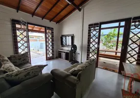 Foto 1 de Casa com 3 Quartos para alugar, 70m² em Mariscal, Bombinhas
