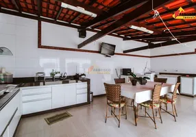 Foto 1 de Casa com 4 Quartos para alugar, 279m² em Centro, Divinópolis
