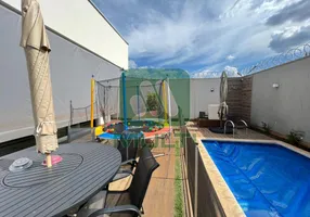 Foto 1 de Casa com 4 Quartos à venda, 257m² em Jardim Colina, Uberlândia