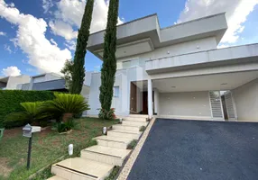 Foto 1 de Casa de Condomínio com 4 Quartos à venda, 325m² em Jardins Valencia, Goiânia