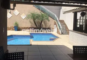 Foto 1 de Casa com 5 Quartos à venda, 250m² em Jardim Carioca, Rio de Janeiro