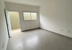 Foto 1 de Casa de Condomínio com 2 Quartos à venda, 65m² em Sítio do Campo, Praia Grande