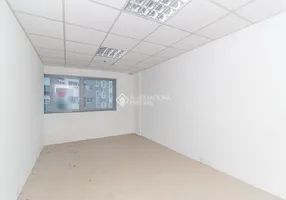 Foto 1 de Sala Comercial para alugar, 25m² em São Sebastião, Porto Alegre