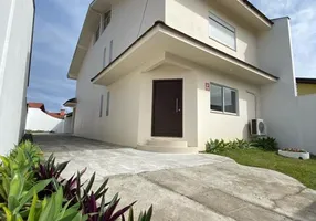 Foto 1 de Casa com 3 Quartos para alugar, 180m² em Glória, Joinville