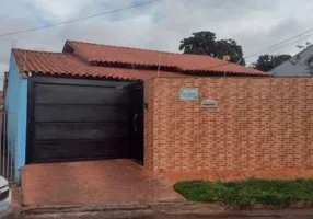 Foto 1 de Casa com 2 Quartos à venda, 304m² em CENTRO, Santa Helena de Goiás