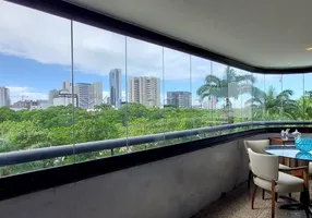 Foto 1 de Apartamento com 3 Quartos à venda, 227m² em Centro, Recife
