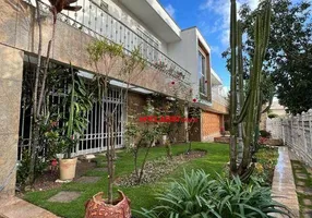 Foto 1 de Sobrado com 4 Quartos para venda ou aluguel, 500m² em Bosque da Saúde, São Paulo