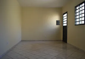 Foto 1 de Casa com 2 Quartos para alugar, 75m² em Jardim América, Goiânia
