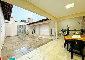 Foto 1 de Casa com 3 Quartos à venda, 199m² em Cruzeiro do Sul, Uberlândia