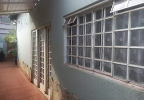 Foto 1 de Casa com 3 Quartos à venda, 200m² em Jardim Macedo, Ribeirão Preto