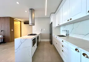 Foto 1 de Apartamento com 4 Quartos à venda, 241m² em Centro, Balneário Camboriú