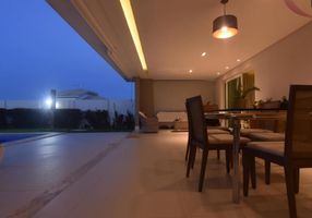 Foto 1 de Casa de Condomínio com 5 Quartos à venda, 420m² em Busca-Vida, Camaçari