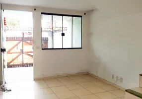 Foto 1 de Casa com 2 Quartos à venda, 70m² em Cabuis, Nilópolis