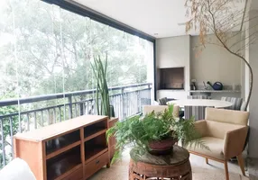 Foto 1 de Apartamento com 3 Quartos para alugar, 210m² em Jardim Vitoria Regia, São Paulo