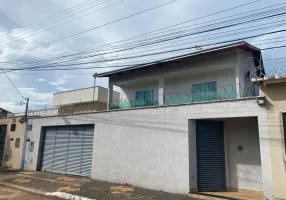 Foto 1 de Casa com 4 Quartos à venda, 287m² em Goiania 2, Goiânia