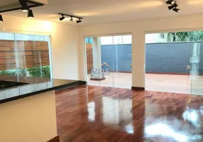 Foto 1 de Casa de Condomínio com 3 Quartos à venda, 300m² em Jardim Viana, São Paulo