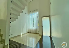 Foto 1 de Casa de Condomínio com 4 Quartos à venda, 257m² em Loteamento Portal do Sol I, Goiânia