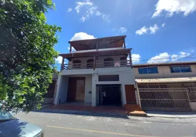 Foto 1 de Casa com 4 Quartos à venda, 200m² em Conjunto Água Branca, Contagem