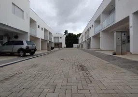 Foto 1 de Casa de Condomínio com 2 Quartos para venda ou aluguel, 110m² em Jardim Perlamar, Aracoiaba da Serra