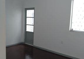 Foto 1 de Casa com 2 Quartos para alugar, 75m² em Pompéia, Belo Horizonte